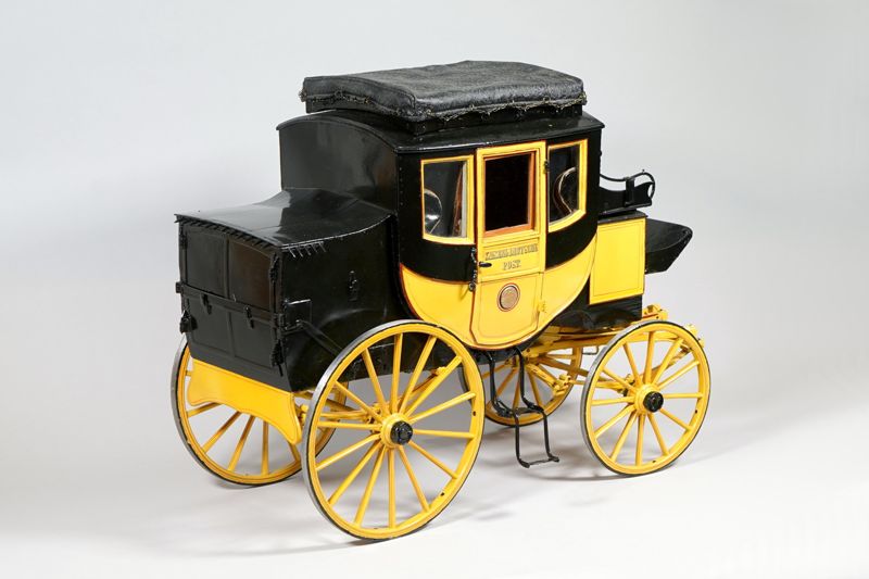 Modell eines viersitzigen Personenpostwagens in Berlinenform der Kaiserlichen Reichspost