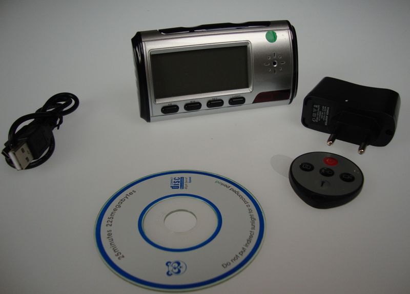 Spionagekamera / Überwachungskamera getarnt in einem digitalen Wecker