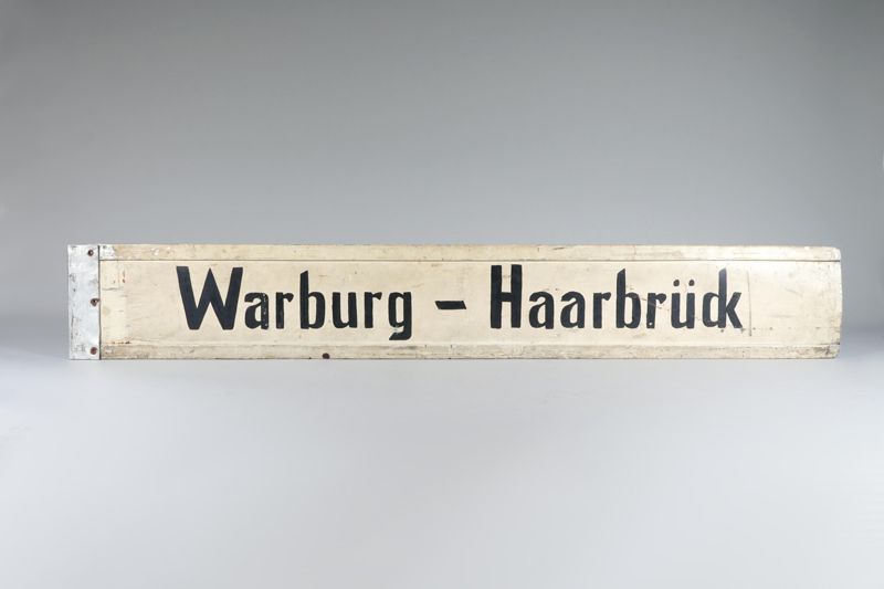 Richtungsschild für Postbus/ Kraftpostlinie der Strecke Warburg - Haarbrück in Ostwestfalen