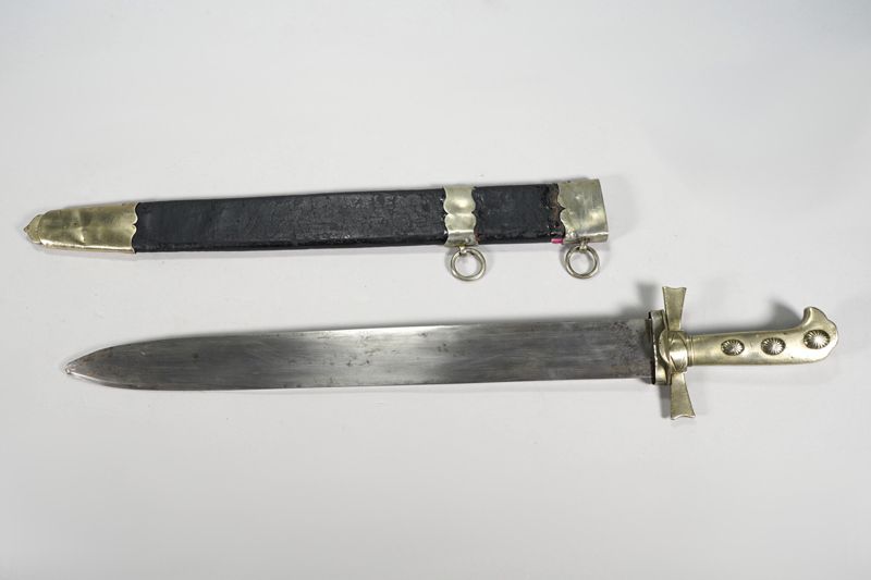 Waffe, Haumesser mit Silberbeschlag in Lederscheide, für Wagenbegleiter (Kondukteur) in Bayern