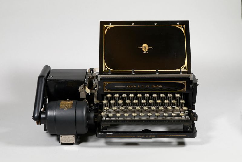 Lochstreifenstanzer / Tastenlocher Morse Keyboard Perforator Modell No. 9 für Lochstreifen in Morseschrift