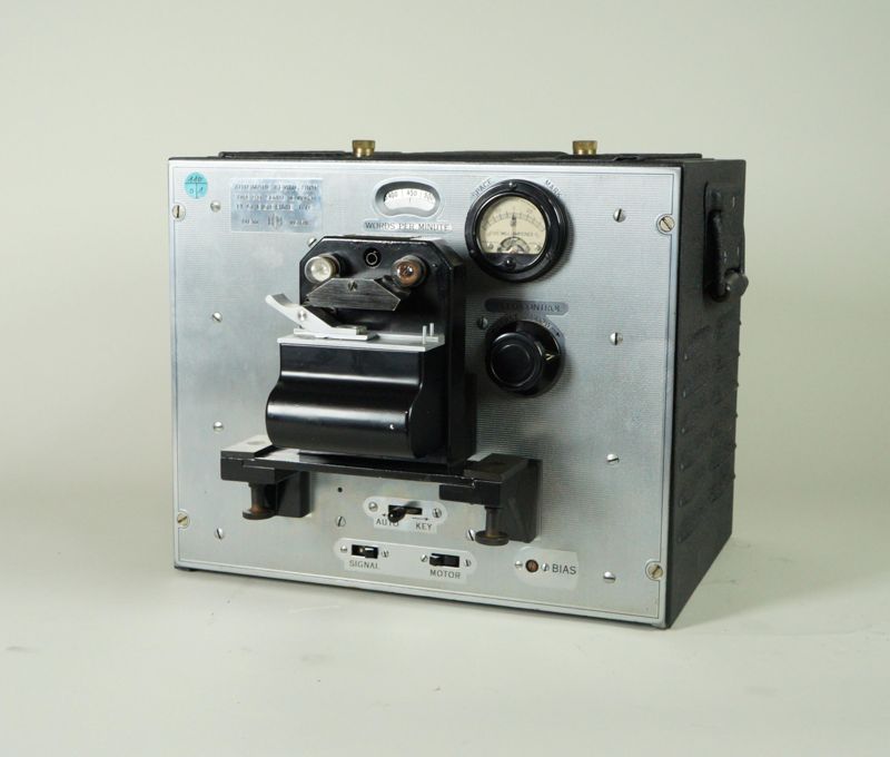 Lochstreifensender Automatic Keying Unit für Funktelegrafie