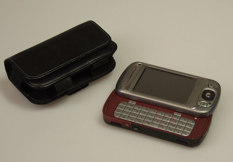 Smartphone MDA Vario II mit Lederhülle