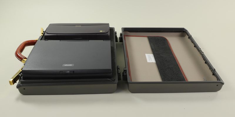 Personalisierter Laptopkoffer für Notebook Olivetti Echos Pro 133 S und Tintenstrahldrucker Olivetti JP 90
